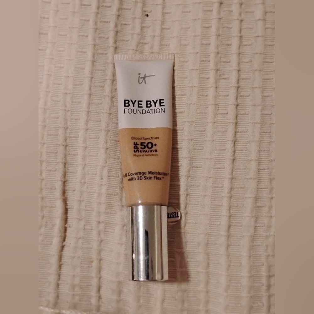 IT Cosmetics Bye Bye Foundation SPF 50+ - Tan